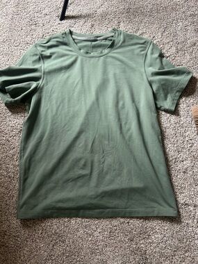 Men's Lululemon T-Shirt - Olive Green